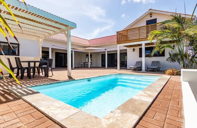 "Asterias" 5 Bdrm Villa w/ private Pool and loft!