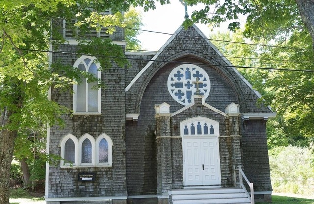 Astonishing Church converted into new three bedroom dramatic house in village