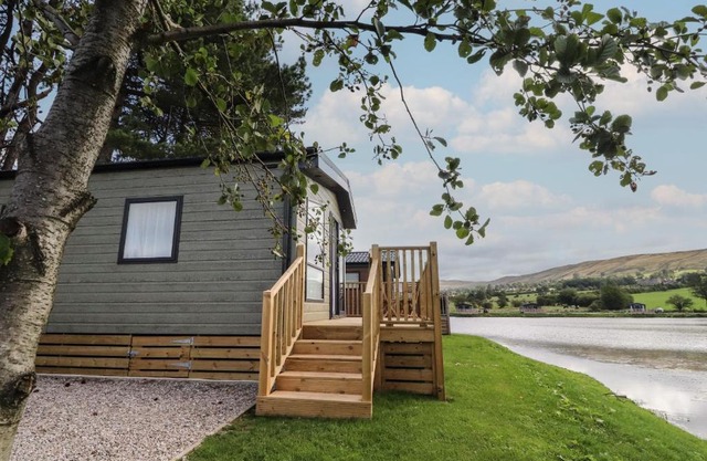 Astoria Lodge