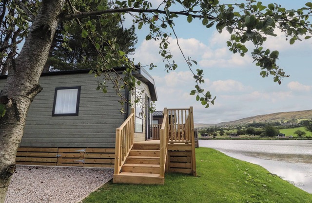 Astoria Lodge