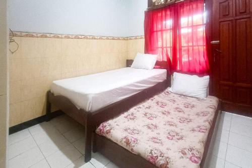 Astri Homestay Carkranegara Mataram Mitra RedDoorz