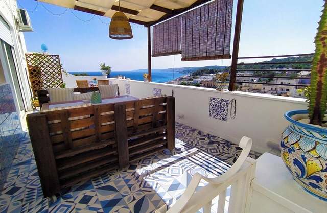 EN CASA DI ADELE terraza con vista al mar en la bahía de Castro
