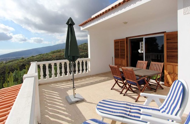 Attractive apartment for 4 with a large veranda, above apartment 'Casa Sybille'