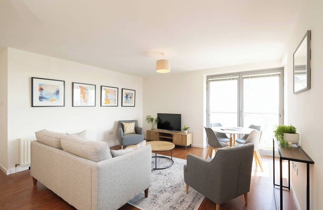 At the Links - 2-Bed Coastal Stay Near Famous Golf