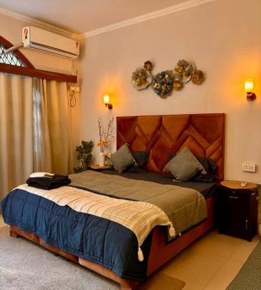 Atharva's Homestay- Nehru Enclave Metro