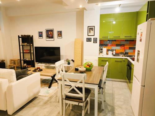Athens Home, Lovely, private, unique, cozy apartment 7 minutes from center, Super fast Internet