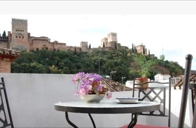 Atico con terracita y vistas Alhambra, centro