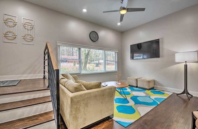 Atlanta Retreat w/ Deck in Greenbriar Area!