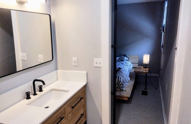 Atlanta’s West End's Best Studio: Galley Kitchen, Front Porch & Adjacent VRBO