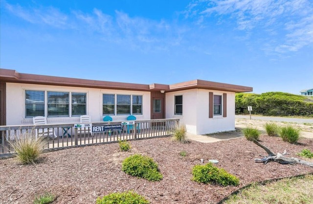 ATLANTIC BREEZES NORTH - this bright duplex is just steps from the beach!