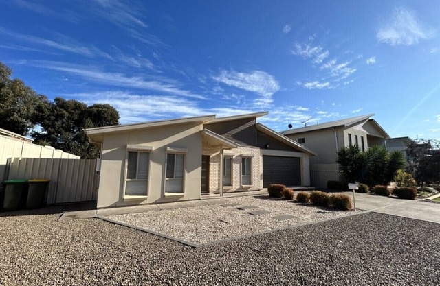 Atlantis - Modern Well Equipped Home Near the Beach