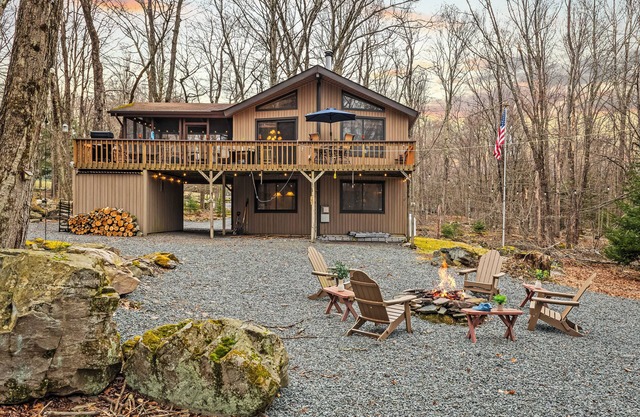 Atlas Point Lodge | Sauna, Fireplaces, Kayaks, Lakes + Pet-Friendly Yard