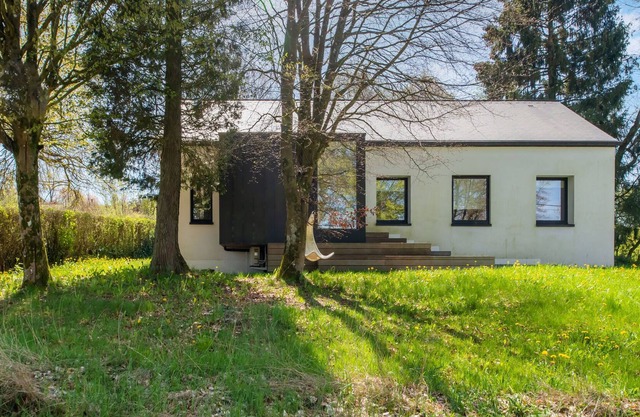 Casa de vacaciones atmosférica en Paliseul con sauna