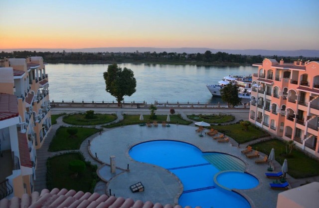 Aton Apartment in Luxor Resort, Minutes to City Center.