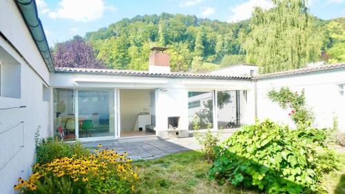 Atrium house 15 minutes from Zurich