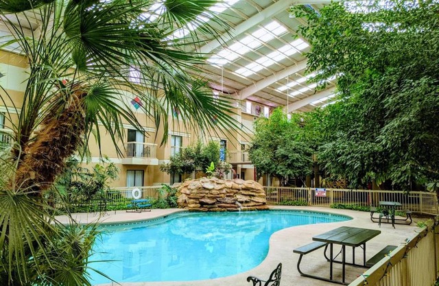 Atrium Inn
