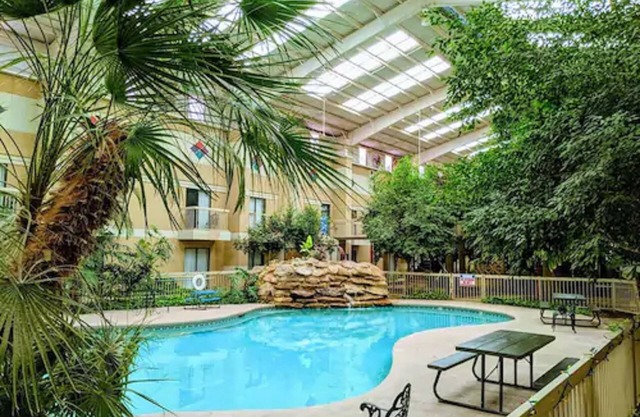 Atrium Inn