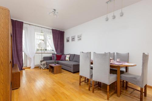 Atrium Ursus Warsaw Apartments by Noclegi Renters