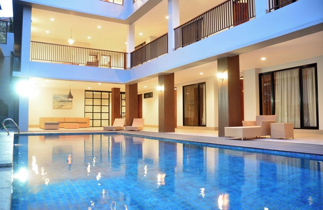 Atsuka Hill View 8BR Vila with Private Heated Pool