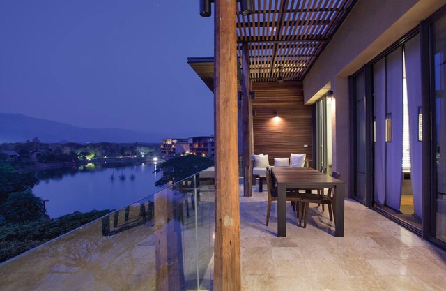 Atta Lakeside Resort Suite