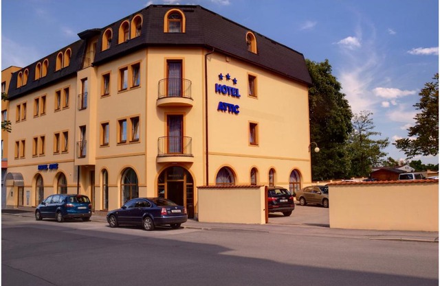 Attic Hotel
