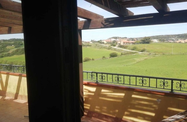Attico con Grande Terrazza in Zona Tranquilla a Soli 5 Minuti dal Mare
