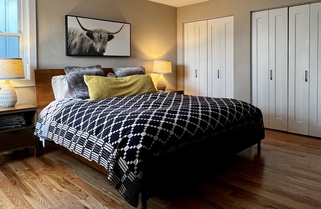Attractive 4 BR Near Downtown-Family Friendly!