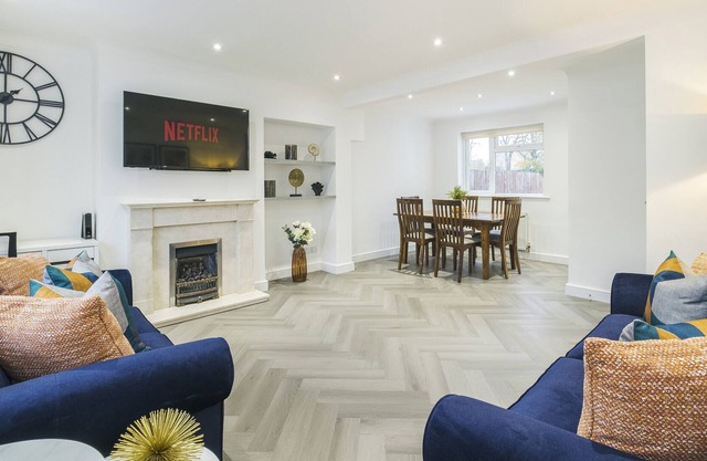 Attractive and Spacious 3 Bedroom House in Grays, Lakeside.