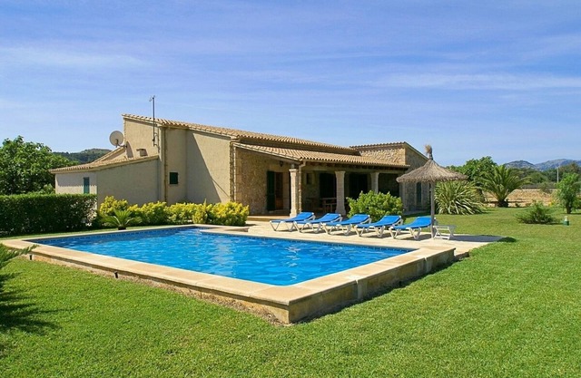 Attractive Finca, A/C, Private Pool, Idyllic Location & Views, walking distance to Port de Pollenca!