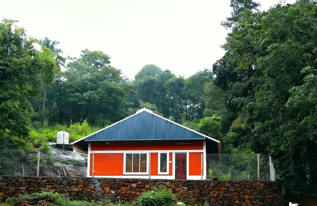 Attractive river side cottage with waterfall view and Mountain View