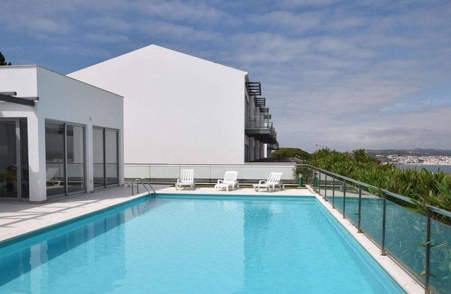 Villa moderna en Salir Do Porto con piscina comunitaria climatizada