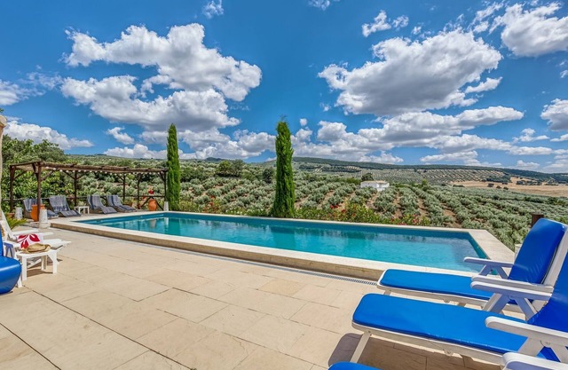 Atractiva villa en Montefrio con piscina privada