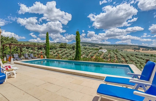 Atractiva villa en Montefrio con piscina privada