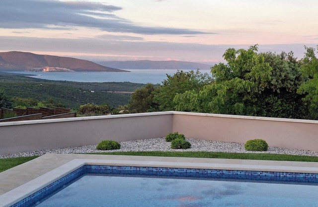 Hermosa Villa Histria en Kavran con vistas panorámicas al mar y piscina