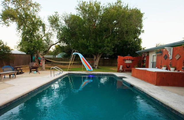 ATX Revive | Hot Moonlight Baths | 15 mins to DT | Pool | 14 guests