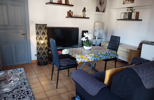 Atypical, quiet village house 5 minutes from île rousse with sea-view terrace