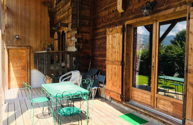 Chalet familiar para 8-10 personas con terraza y parking en zona tranquila