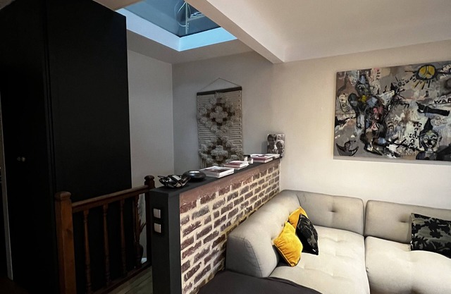 Atypical duplex of 100 M2 in a picturesque district of the capital!