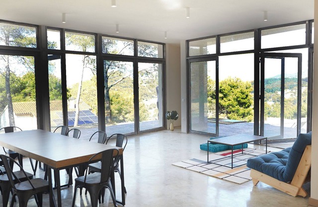 Atypical ecolodge with green roof, 40 min from Barcelona, for 6-8 people