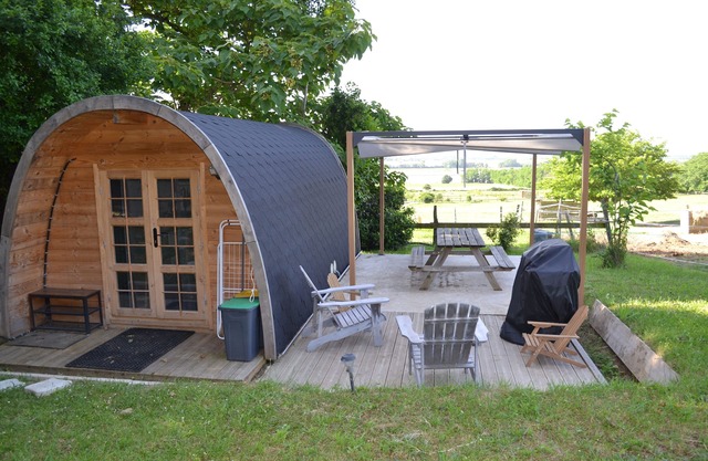 Atypical gite in the heart of a horse farm: swimming pool, Nordic bath, mini farm.