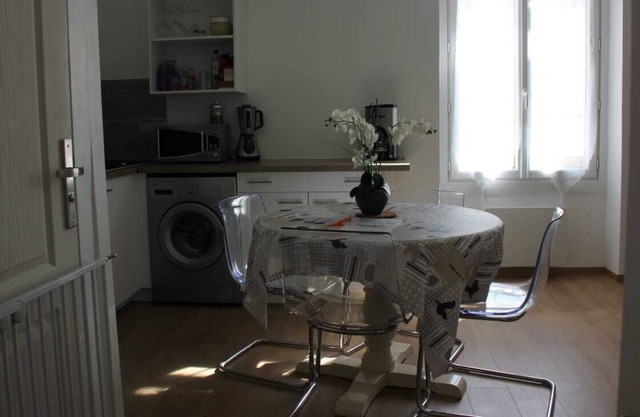 Au Cœur de Saint-chamas, Appartement Dans un Village Typiquement Provençal