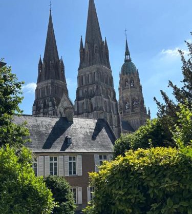 Au pied de la Cathédrale