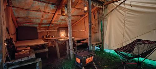Au Pied Du Trieu, The Shelter