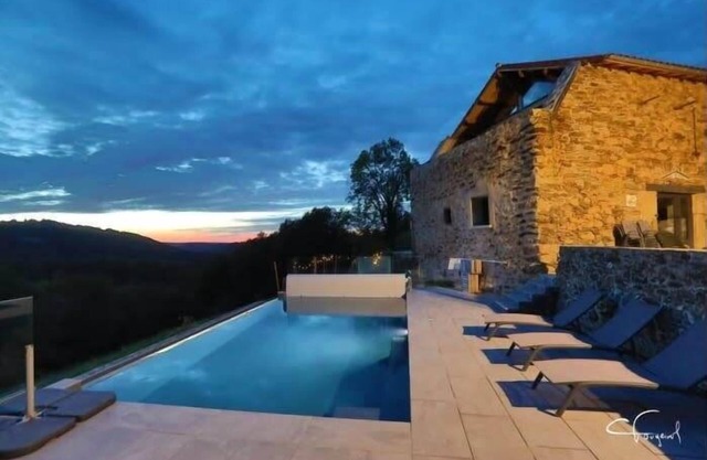 Aubié superbe propriété pour 20 avec piscine