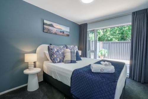 Auckland City Escape Modern Home with Spa Pool
