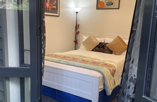 Auckland City Private-Modern Downstairs Ensuite+Patio+secluded Garage in Parnell