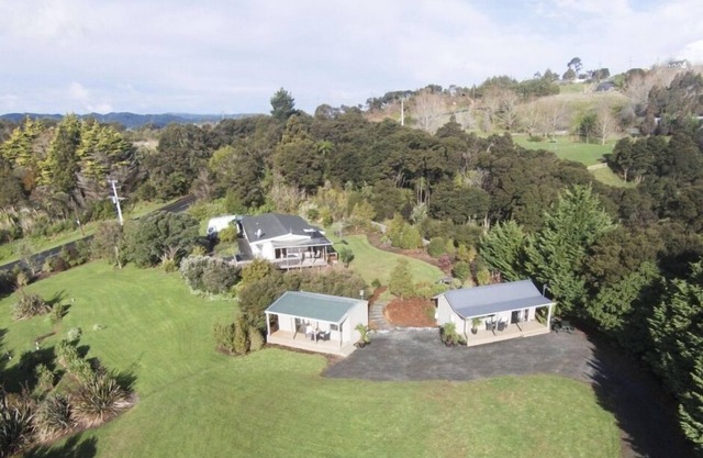 Auckland Country Cottages - Fantail Cottage