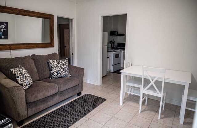 Audubon House Apt. 3: 1bd/1ba