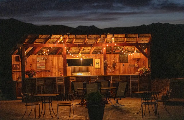 Aug-Sep Buy 3 get 4th free - 25 from Park City- Hot tub, Theater Room, Sleeps 16