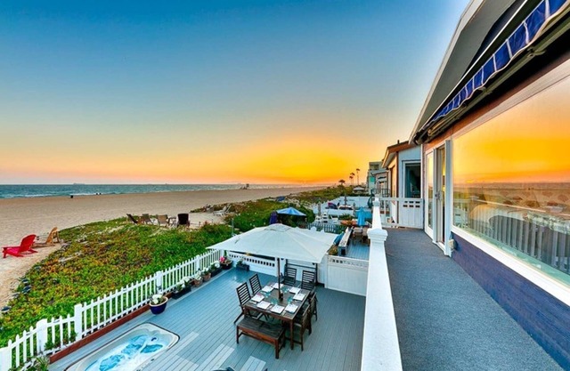 August 10% OFF - Waterfront Beach Home w/ Amazing Views, Jacuzzi + Deck